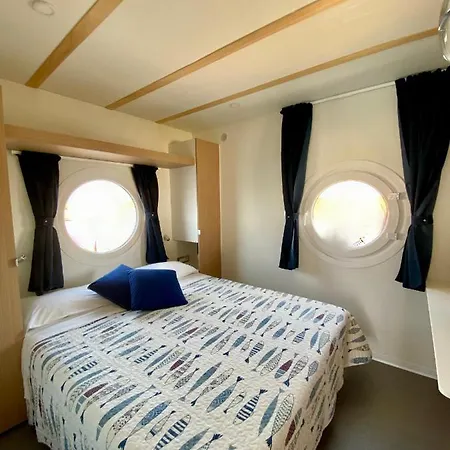 Bateau-hôtel Blue Village Savillan
