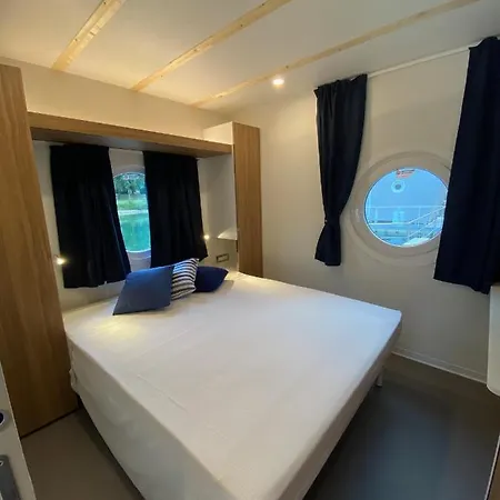 Hotel na wodzie Blue Village