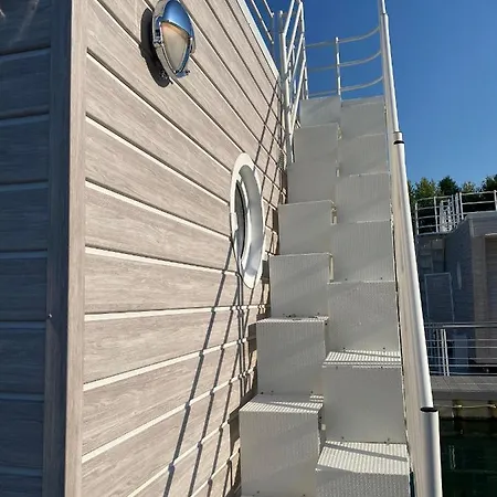 Blue Village Hotel na wodzie Savigliano