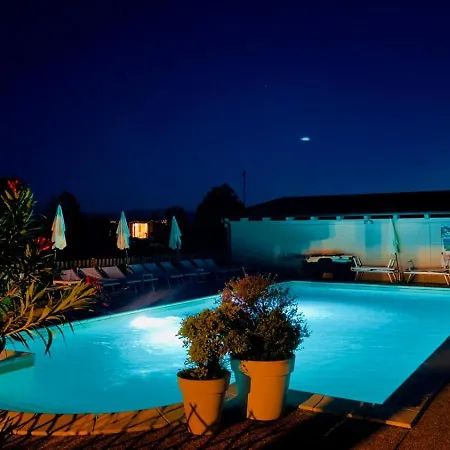 Blue Village Πλωτό κατάλυμα Savigliano