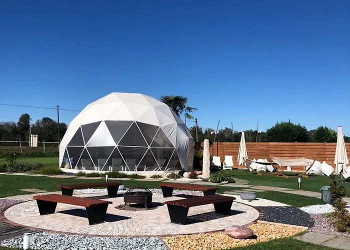 Botel Blue Village *